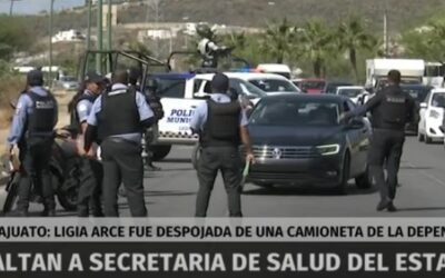 Roban Camioneta Oficial de Salud de Guanajuato en Villagrán